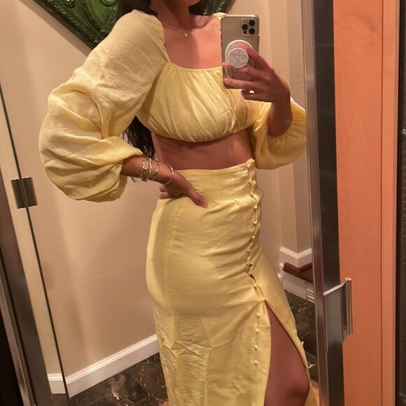 kourt 2 piece Midi Skirt and Rouched Crop Top NWT Size XS Pastel Yellow - Picture 5 of 11